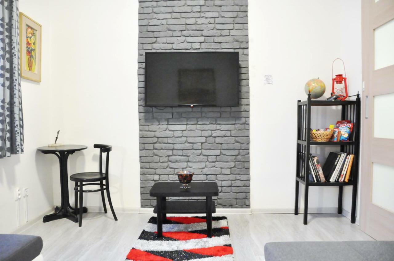 Modern & Historic Apartment Братислава Екстер'єр фото
