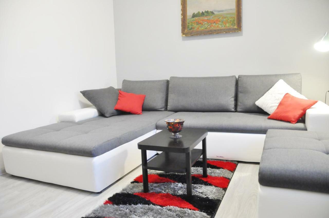 Modern & Historic Apartment Братислава Екстер'єр фото